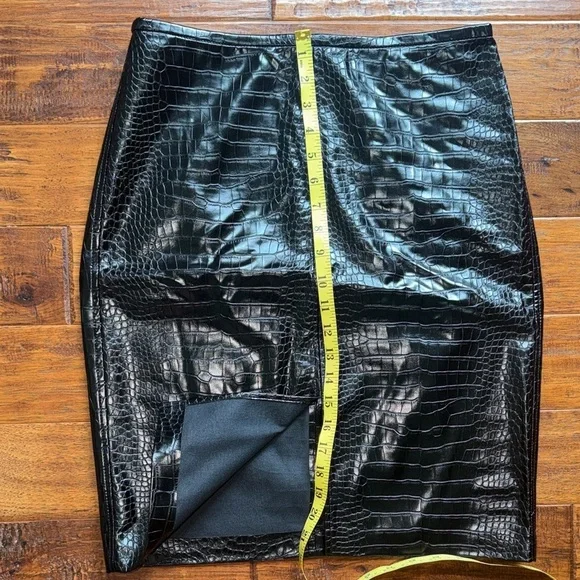 J. Crew Pencil Skirt in Croc Embossed Faux Leather, size 4 - Picture 6 of 9